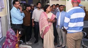 रायपुर : मंत्री श्रीमती लक्ष्मी राजवाड़े ने सूरजपुर जिले के ग्राम भांड़ी में उल्टी-दस्त से पीड़ित ग्रामीणों से की मुलाकात