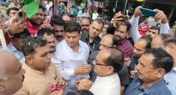 किसानों की मांगों पर कांग्रेस ने रोकी शिवराज की गाड़ी, पूर्व सीएम के अंदाज ने जीता दिल