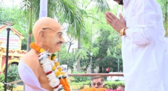 रायपुर : राज्यपाल ने महात्मा गांधी और लाल बहादुर शास्त्री को पुष्पांजलि अर्पित की