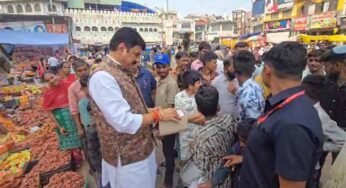 लोकल फॉर वोकल को बढ़ावा देने खाद्य मंत्री सपरिवार खरीदी करने पहुंचे बाजार