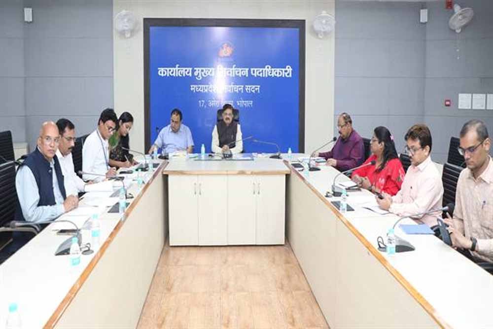 भारत निर्वाचन आयोग के निर्देशों का अधिकारी अनिवार्य रूप से करें पालन