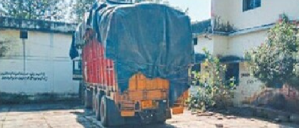Rajnandgaon : महाराष्ट्र से 303 क्विंटल धान का अवैध परिवहन, मंडी के सामने जब्त…