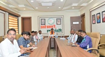 शिक्षा मंत्री गजेन्द्र यादव ने नवा रायपुर निवास में सुना प्रधानमंत्री नरेंद्र मोदी के ‘मन की बात’ का 128वां एपिसोड