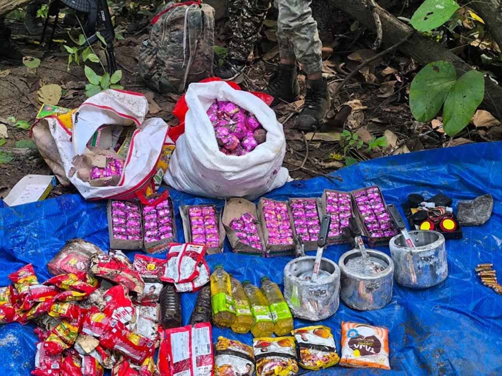 नक्सलियों को बड़ा झटका: पुलिस ने तीन जंगलों से भारी मात्रा में विस्फोटक बरामद किए