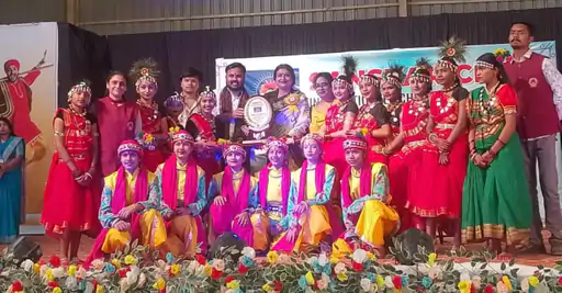Rajnandgaon : छात्र-छात्राओं ने सांस्कृतिक प्रस्तुति से कला प्रेमी दर्शकों को मंत्रमुग्ध किया…