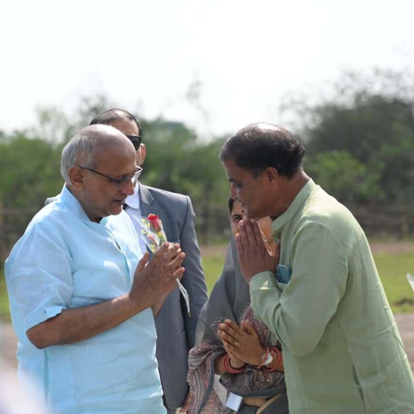 राजनांदगांव : उपराष्ट्रपति सीपी राधाकृष्णन का पीटीएस ग्राउंड स्थित हेलीपैड पहुंचने पर हुआ भावमय स्वागत