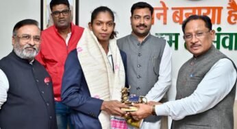रायपुर : मुख्यमंत्री साय ने महिला कबड्डी विश्व कप की स्टार खिलाड़ी संजू देवी को दी बधाई