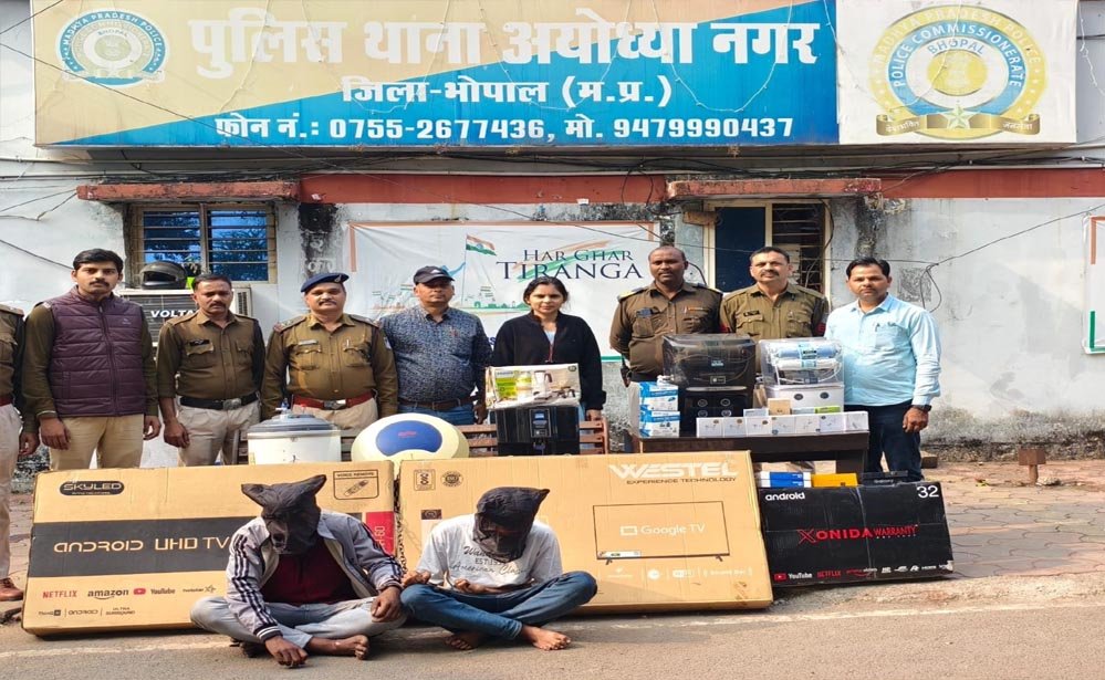 अयोध्यानगर पुलिस ने किया बड़ी कार्रवाई, 2 नकबजनों को गिरफ्तार, गर्ग इलेक्ट्रॉनिक शोरूम से 12 लाख का माल जब्त