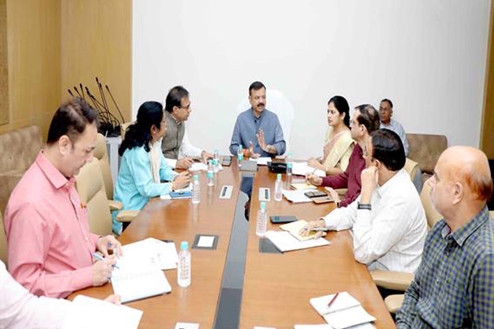 आम जनता तक पहुंचे विभाग की उपलब्धियां और नवाचार की जानकारी : मंत्री सिंह
