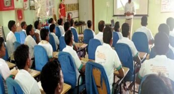 रायपुर : समर्पित माओवादी : वर्दी की जगह अब होटल की यूनिफॉर्म पहन कर करेंगे जिंदगी की नई शुरुआत