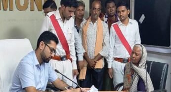 महासमुंद : कलेक्टर लंगेह ने जन चौपाल में सुनी लोगों की समस्याएं, दिए निराकरण के निर्देश