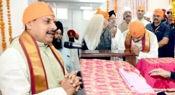 केसरिया पगड़ी में मोहन यादव ने गुरुनानक जयंती पर गुरुद्वारा में दी श्रद्धांजलि, सिक्खों के बलिदान को किया याद