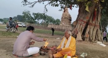 खजुराहो: जवारी मंदिर की मूर्ति विवाद पर राकेश दलाल ने मंदिर के सामने बगलामुखी हवन कर पूजा-अर्चना की