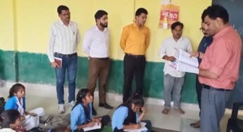 कलेक्टर पार्थ जैसवाल ने बच्चों को पढ़ाई मैथ्स, पूछा ऐसा सवाल जो सबको हैरान कर गया
