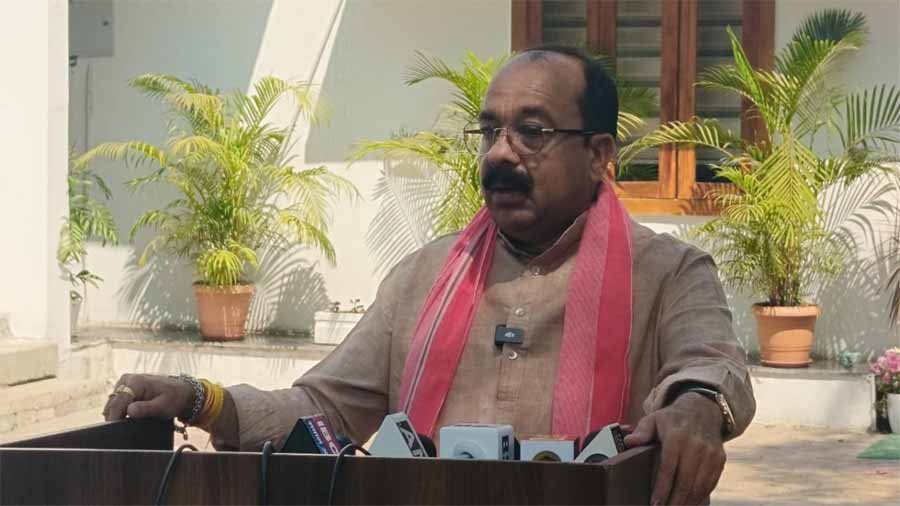 छत्तीसगढ़ में धान खरीदी पर राजनीतिक टकराव: डिप्टी CM साव का कांग्रेस की निगरानी समिति पर हमला