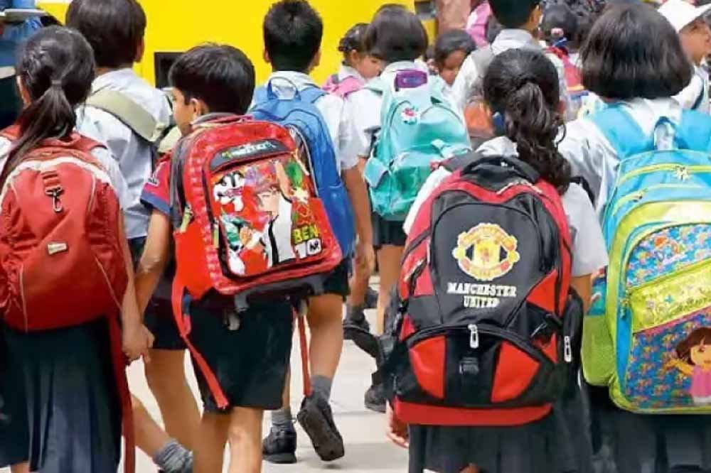 बच्चों को बड़ी राहत: यूनिफॉर्म-जूते के लिए दबाव बनाने वाले स्कूलों पर अब कड़ी कार्रवाई