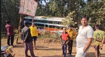 तिरुपति जा रही दर्शनार्थियों से भरी बस हादसे का शिकार, एक यात्री की मौत
