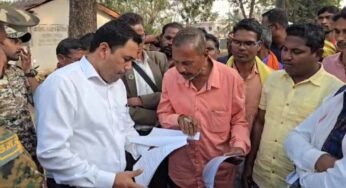 किसानों ने धान खरीदी केंद्र प्रभारियों की मनमानी के खिलाफ निकली रैली, तहसीलदार को सौंपा ज्ञापन