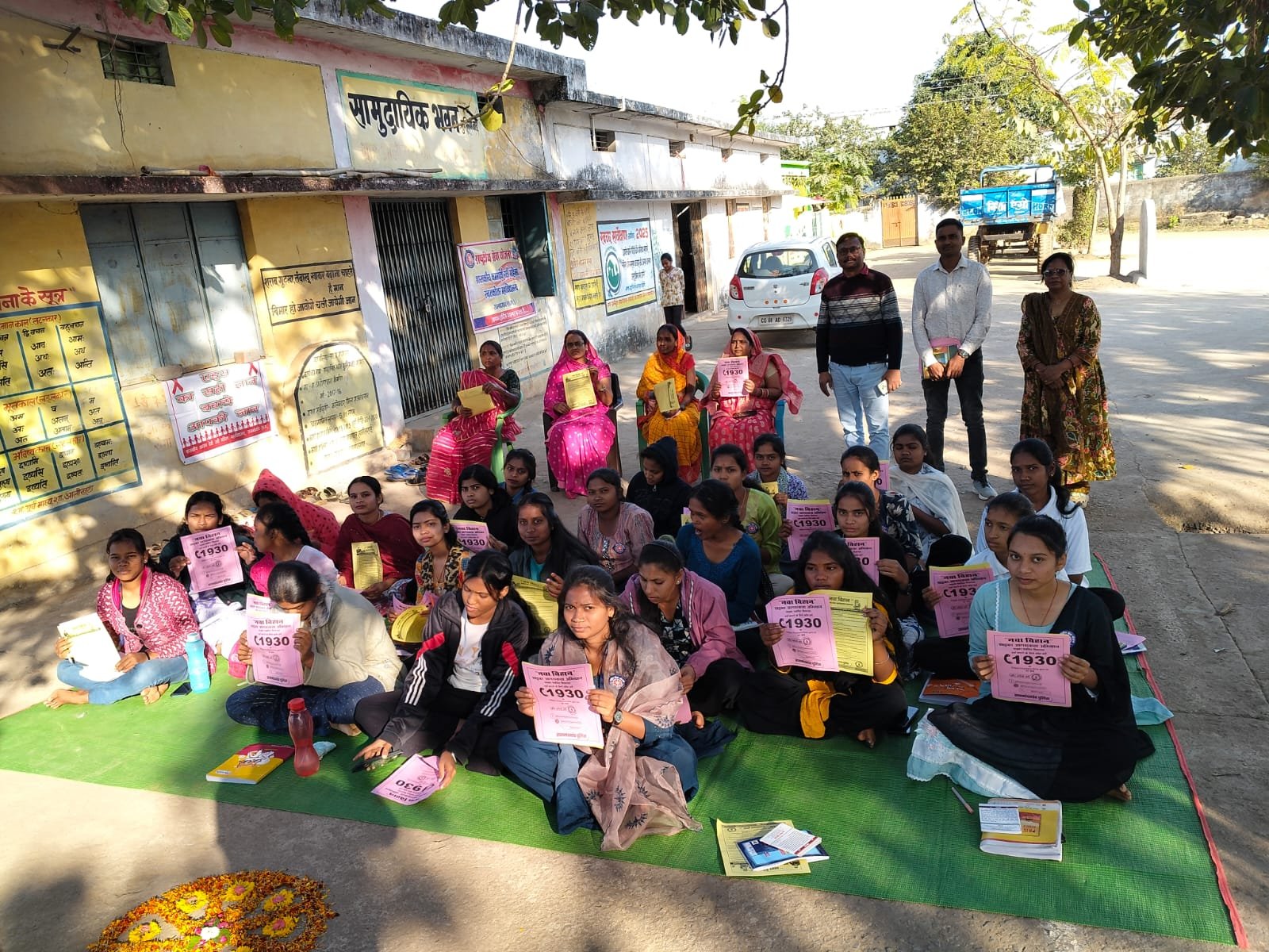 शासकीय कमला देवी रठी स्नातकोत्तर महाविद्यालय राजनंदगांव द्वारा राष्ट्रीय सेवा योजना अंतर्गत ग्राम अलीखूंटा (रानीतराई) में सात दिवसीय शिविर का आयोजन किया गया था जिसमें साइबर सेल राजनांदगांव द्वारा कैंप मैं शामिल छात्राओं एवं ग्रामीणों को साइबर अपराध की जानकारी एवं उससे बचने के उपाय बताकर तथा पंपलेट बांट कर उन्हें साइबर जागरूक किया गया। किसी भी प्रकार के साइबर फ्रॉड होने पर तत्काल 1930 हेल्पलाइन नंबर पर शिकायत दर्ज करने के संबंध में विशेष रूप से जागरूक किया गया।