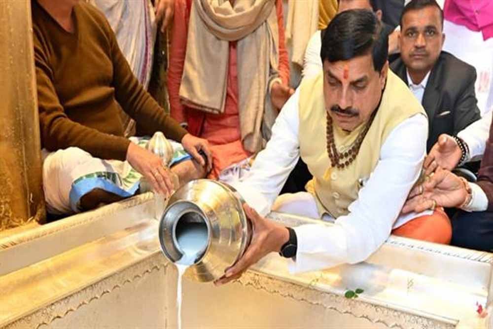 मुख्यमंत्री डॉ. यादव ने काशी विश्वनाथ मंदिर में किए दर्शन