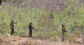 नक्सलियों संग सुरक्षाबलों की मुठभेड़ जारी, जंगल में देर-देर तक गोलाबारी