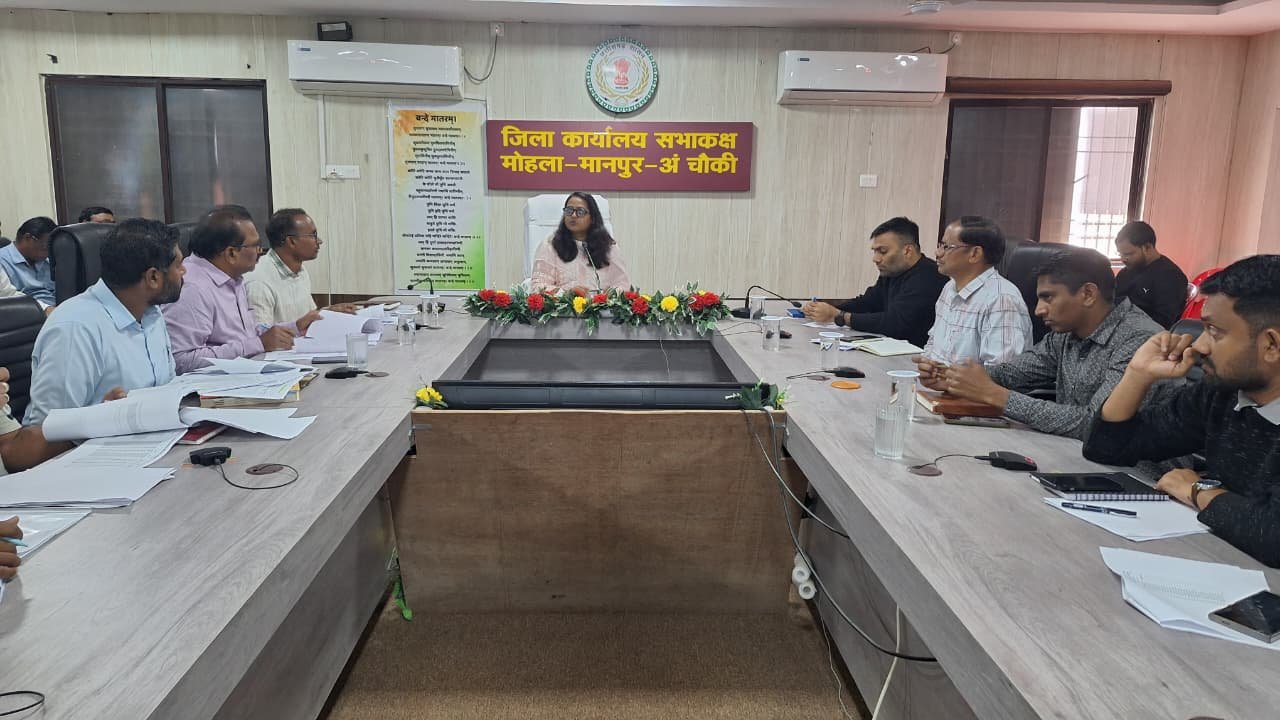 मोहला : प्राथमिकता से करें धान खरीदी एवं धान उठाव का कार्य–कलेक्टर तुलिका प्रजापति