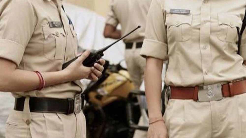 ड्यूटी पर इंस्टाग्राम रील में खोया कांस्टेबल, अचानक पहुंचे भोपाल कमिश्नर, तत्काल ठोका ₹500 का चालान