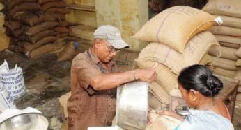 राशन वितरण में अनियमितता पर सख्त एक्शन, दो दुकानों की मान्यता रद्द, एक पर जुर्माना