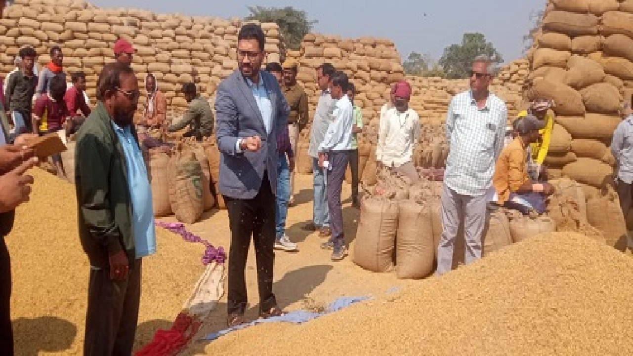 CG : अब तक एक लाख 46 हजार 861 किसानों से 9 लाख 75 हजार 177 मीट्रिक टन धान की खरीदी…