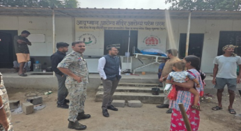 CG : जमीनी हकीकत टटोलने सुदूर गांवों के दौरे पर प्रशासन : स्वास्थ्य, शिक्षा और राशन व्यवस्था की हुई गहन पड़ताल…