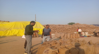 CG : खरेंगा, दोनर व कंडेल पहुंचे कलेक्टर, किसानों से सीधा संवाद कर व्यवस्थाओं की परख…