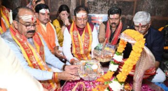 रायपुर : नववर्ष पर मुख्यमंत्री विष्णुदेव साय व केंद्रीय पर्यटन मंत्री ने भोरमदेव मंदिर में की पूजा-अर्चना