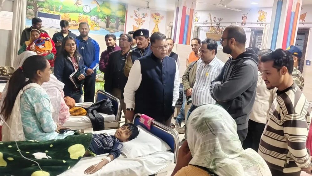 इंदौर के महू में ‘जहरीला पानी’, 25 लोग बीमार, रात में दौड़ते हुए पहुंचे क्लेक्टर, अलर्ट जारी