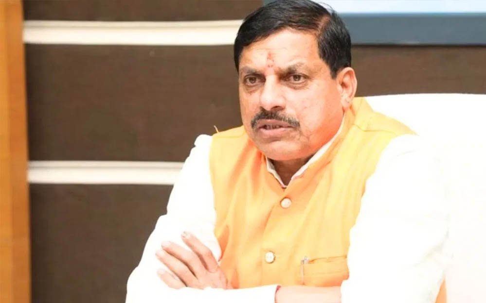 CM मोहन यादव का बड़ा एक्शन: इंदौर निगम कमिश्नर को नोटिस, लापरवाह इंजीनियर बर्खास्त