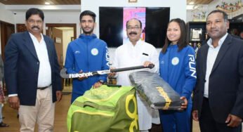 रायपुर : उप मुख्यमंत्री अरुण साव ने नेशनल सेंटर ऑफ एक्सीलेंस में परफॉर्मेंस असेसमेंट के लिए चयनित खिलाड़ियों को दिए हॉकी किट