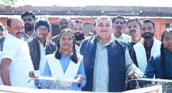 मंत्री राजेश अग्रवाल ने छात्राओं को साइकिल देकर बढ़ाई शिक्षा की प्रेरणा