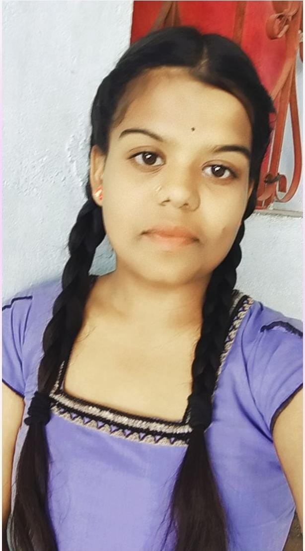 मोहला : पिता गढ़ते है ईट-पत्थर से इमारत, मुख्यमंत्री नौनिहाल छात्रवृत्ति योजना से खुशबू गढ़ेगी अपना भविष्य