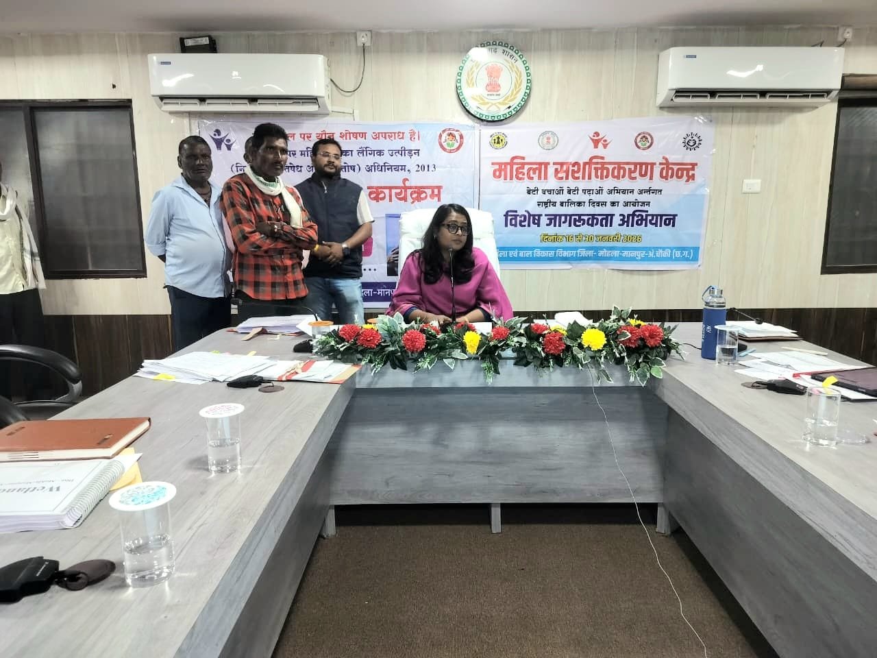 मोहला : जनदर्शन में विभिन्न मांगों एवं शिकायतों को लेकर पहुंचे ग्रामीण