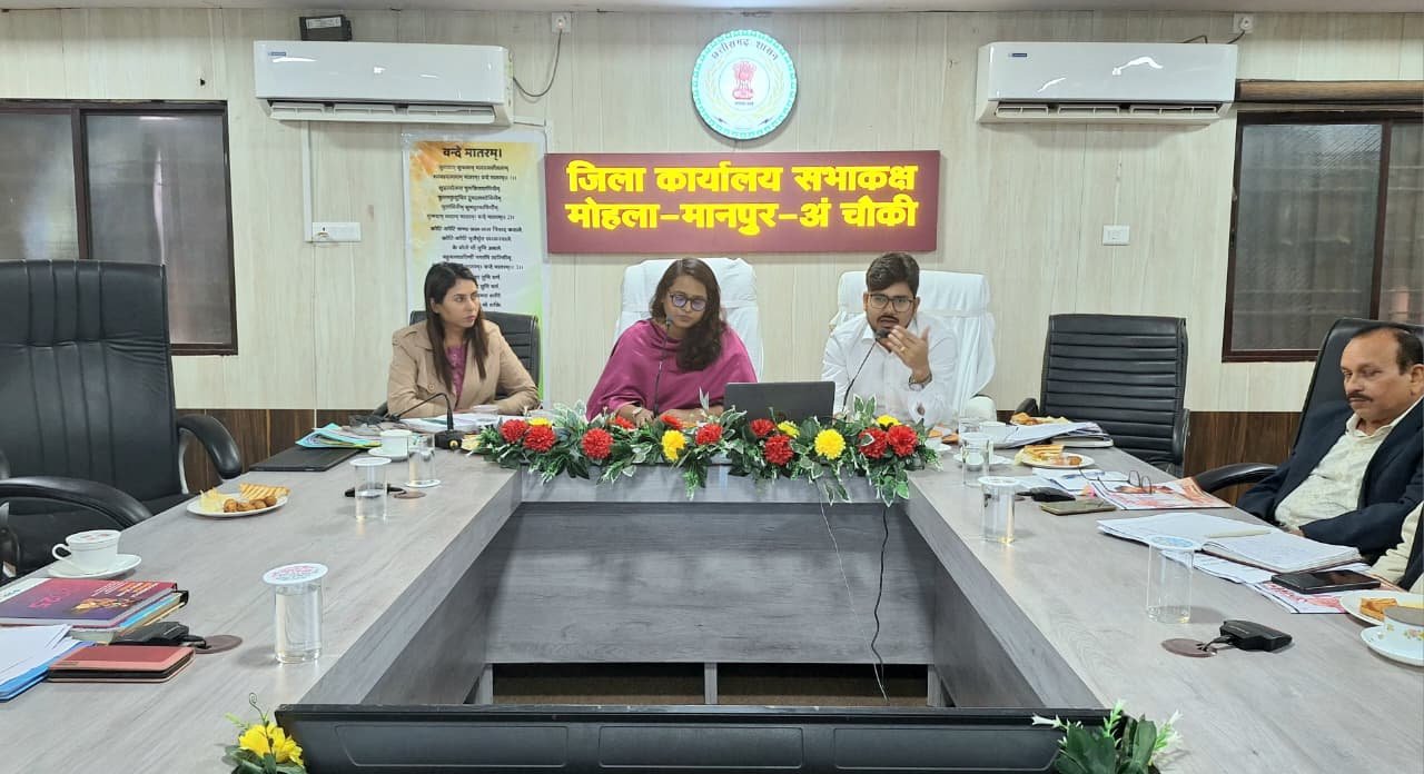 मोहला : योजनाओं के प्रभावी क्रियान्वयन के साथ पात्र हितग्राहियों को करें लाभान्वित-कलेक्टर तुलिका प्रजापति