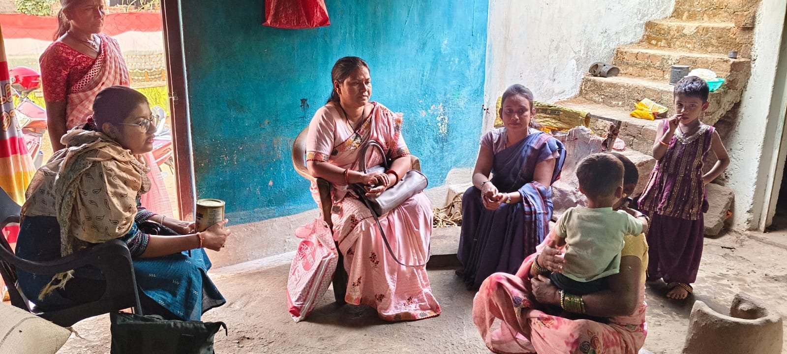 राजनांदगांव : गृह भेंट कर पौष्टिक आहार और साफ-सफाई की दी जा रही समझाईश