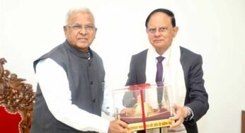 राज्यपाल मंगुभाई पटेल से प्रधानमंत्री के प्रमुख सचिव डॉ. पी.के. मिश्रा की सौजन्य भेंट