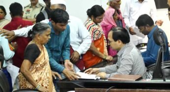 जनदर्शन में कलेक्टर ने सुनी लोगों की समस्याएं