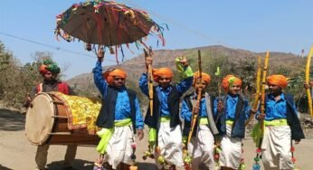 आलीराजपुर में भगोरिया पर्व, ढोल-मांदल की धुन पर आदिवासी नाचे, चांदी के आभूषण पहन थिरकतीं महिलाएं