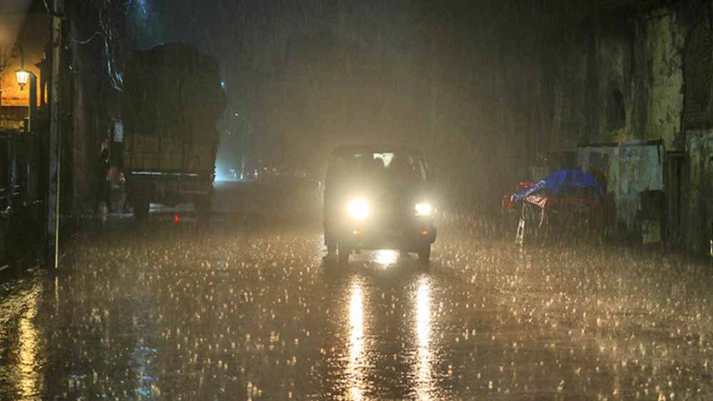 IMD का अलर्ट: बर्फीली हवाओं और काली घटाओं के साथ MP के 25 जिलों में मावठा बारिश, ठंड बढ़ेगी