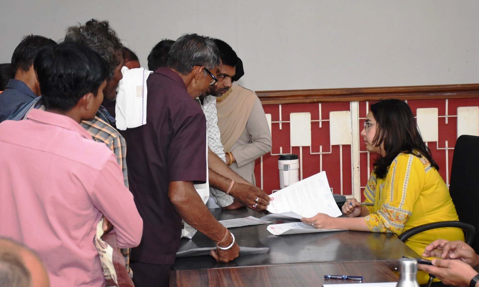 राजनांदगांव : सीईओ जिला पंचायत ने जनदर्शन में सुनी जनसामान्य की समस्याएं