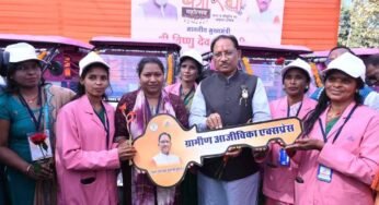 ई-रिक्शा से बच्चों को विद्यालय पहुंचाकर स्वावलंबन की मिसाल बनीं गीता दीदी