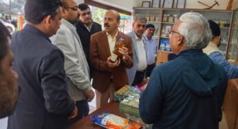 भारतीय कृषि अनुसंधान परिषद के महानिदेशक ने इंदिरा गांधी कृषि विश्वविद्यालय के उत्पाद विक्रय काउंटर का किया अवलोकन
