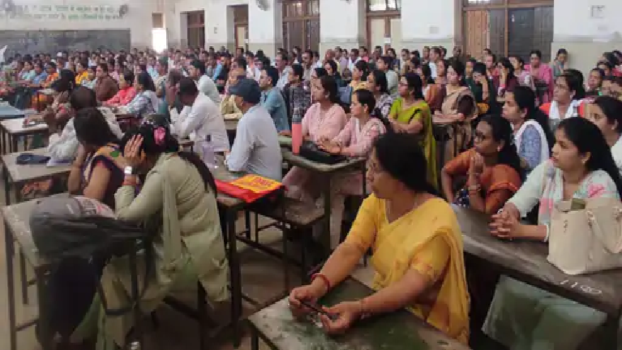 राजनांदगांव : बोर्ड ने वापस मंगवाई हिन्दी विषय की उत्तर पुस्तिकाएं…