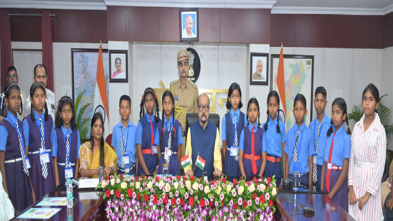 राज्यपाल डेका से धमतरी के सुदूर वनांचल क्षेत्र के प्रतिभाशाली बच्चों ने की आत्मीय मुलाकात
