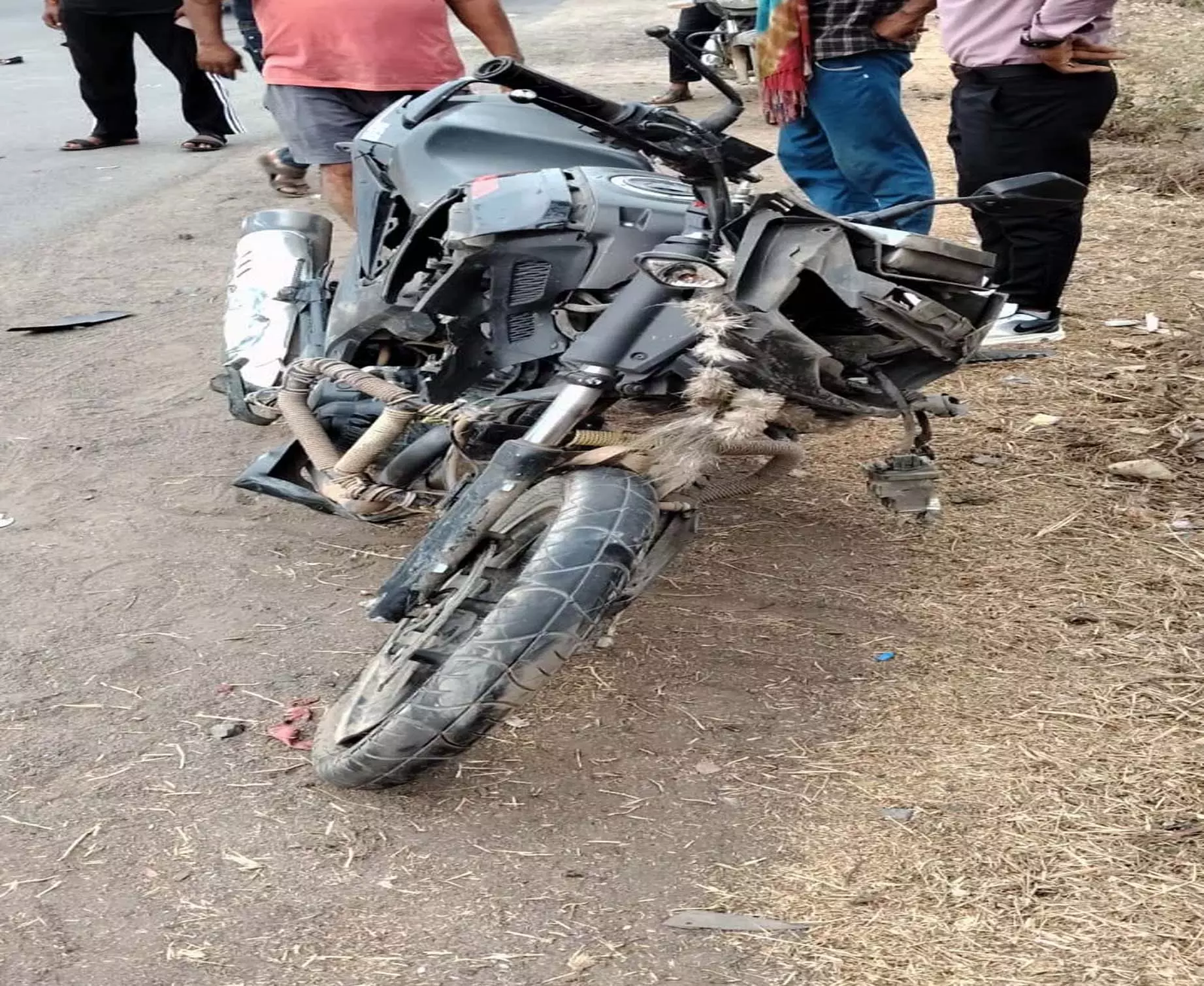 CG : दो बाइकों की आमने-सामने भिड़ंत, चालक की मौके पर मौत…